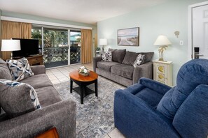 TV, DVD player, stereo - Seaspray Condos - 104D (Fort Walton Beach)