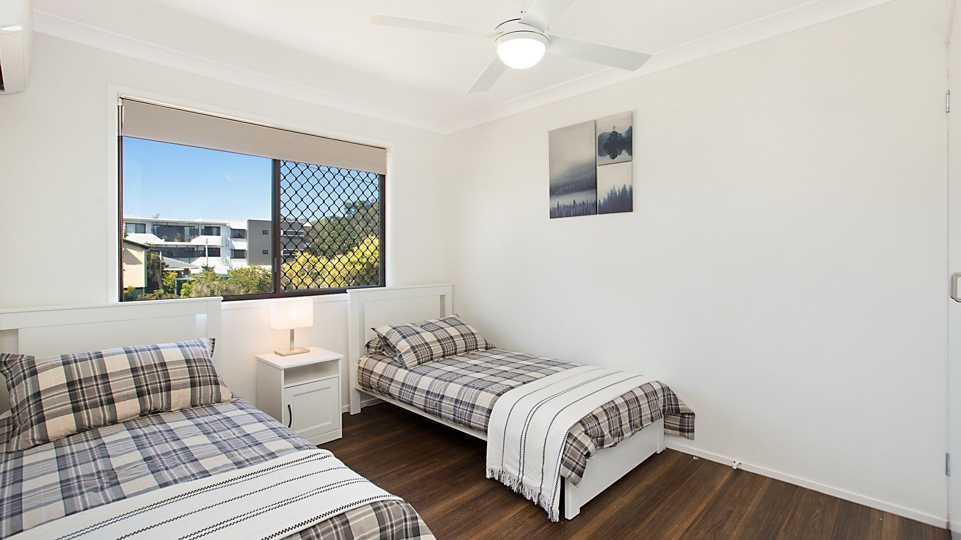 Kirra Sea 5 - Comfortable & Convenient Beachside Kirra - Linen Provided — image 8