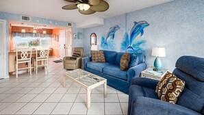 TV, DVD player, stereo - Seaspray Condos - 105B (Fort Walton Beach)