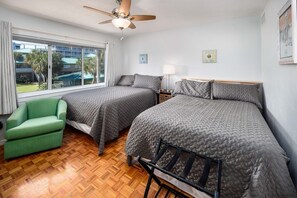1 bedroom, iron/ironing board, free WiFi, bed sheets - Seaspray Condos - 109A (Fort Walton Beach)
