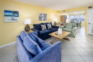 テレビ、DVD プレーヤー