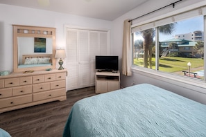 1 bedroom, iron/ironing board, free WiFi, bed sheets - Seaspray Condos - 111A (Fort Walton Beach)
