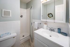 Dusche, Haartrockner, Handtücher