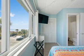 2 室のベッドルーム、アイロン / アイロン台、WiFi (無料)、ベッドシーツ