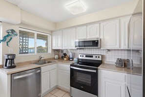 冰箱、微波炉、烤箱、炉灶