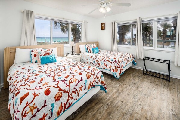 1 slaapkamer, een strijkplank/strijkijzer, gratis wifi, beddengoed