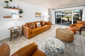 テレビ、DVD プレーヤー