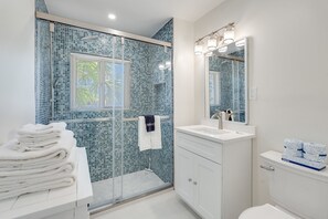 Shower, hair dryer, towels