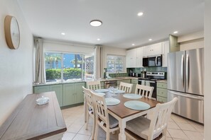 Fridge, microwave, oven, stovetop - Seaspray Condos - 210B (Fort Walton Beach)