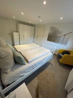 1 bedroom, free WiFi, bed sheets