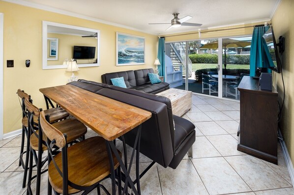 テレビ、DVD プレーヤー