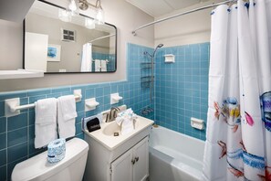 Shower, hair dryer, towels - Seaspray Condos - 212D (Fort Walton Beach)