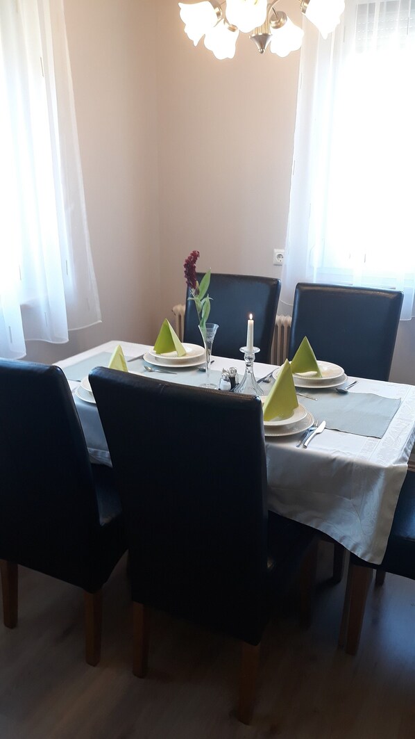 Dining - Vacation home for exclusive use in the Styrian thermal and volcanic region (Steiermark)