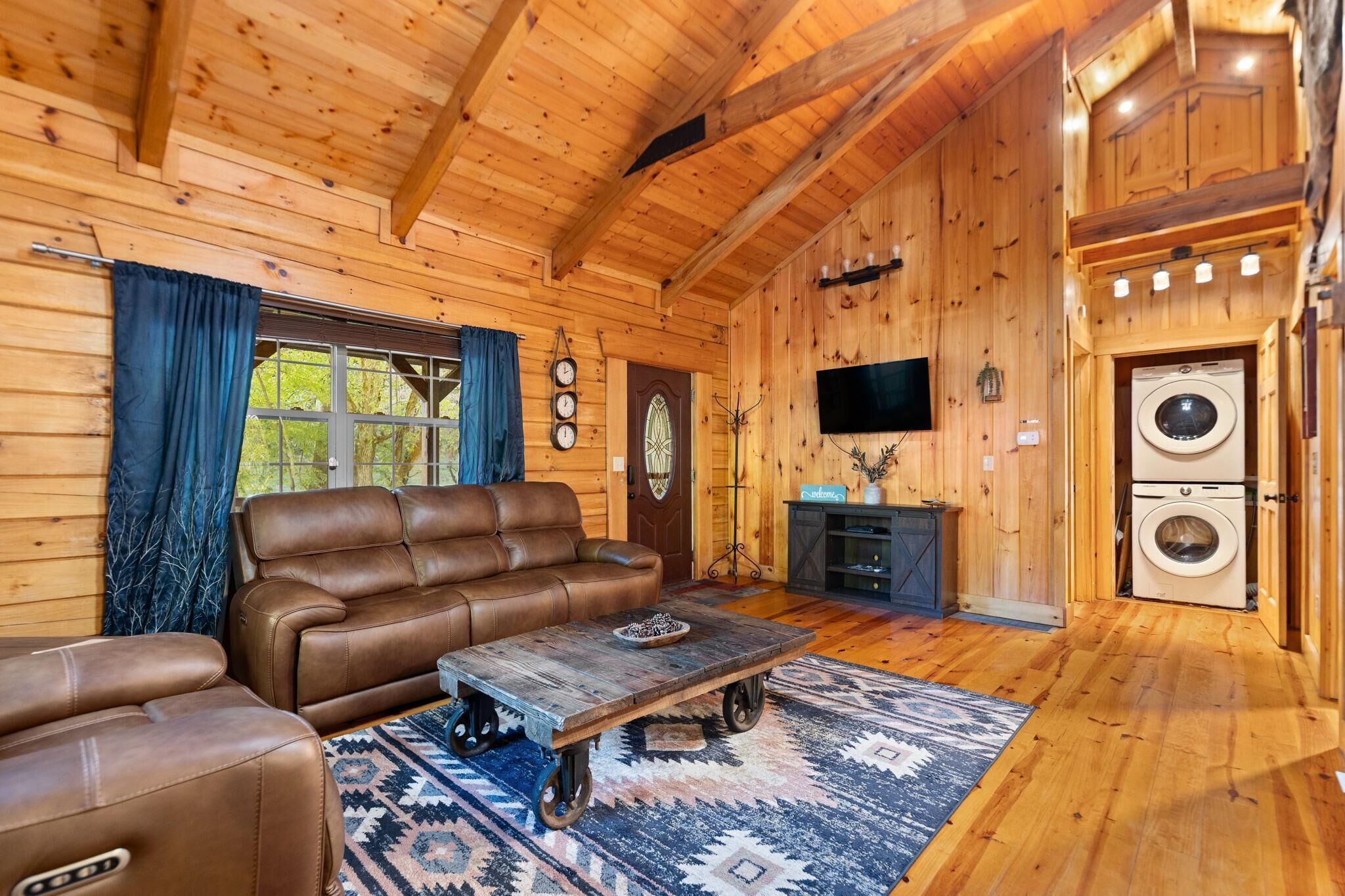 Smart TV, fireplace, DVD player