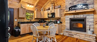Secluded 2-BD cabin, tranquil mountain setting. Hot Tub Gazebo! Wood fireplace.