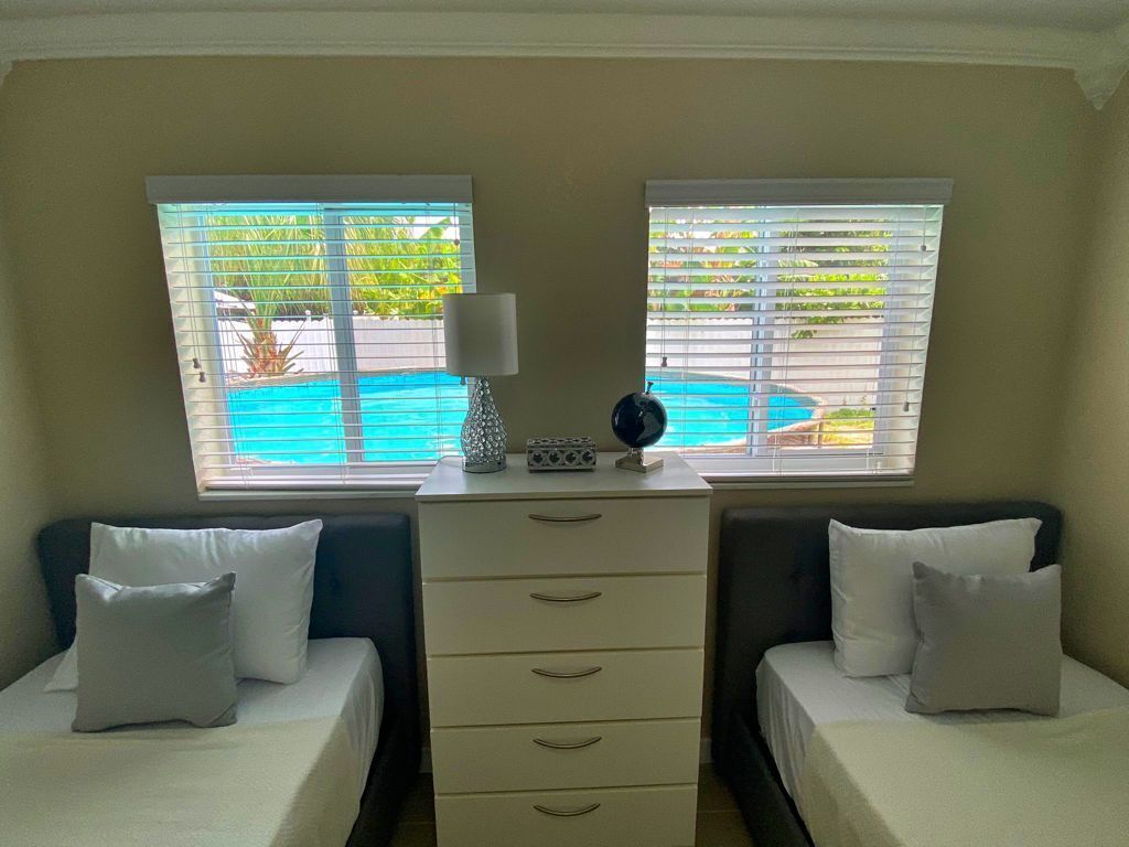 Villa Blanca: Pool House near HardRock Stadium