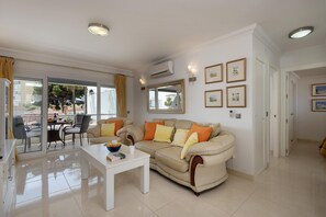 TV - Edificio Cielomar - wedding cake - beautiful 1st floor apartment (Benalmádena)