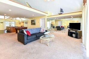 TV - Ocean view Penthouse (Surfside Beach)