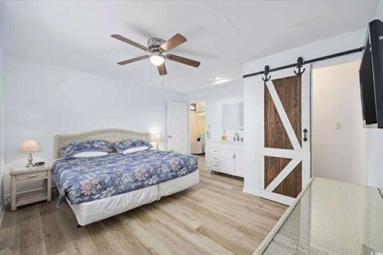 2 bedrooms, desk, WiFi, bed sheets