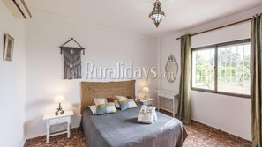 5 dormitorios, tabla de planchar con plancha, cuna de viaje y wifi