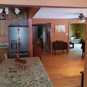 Interior - Country Farmhouse Lodge (Fredonia)