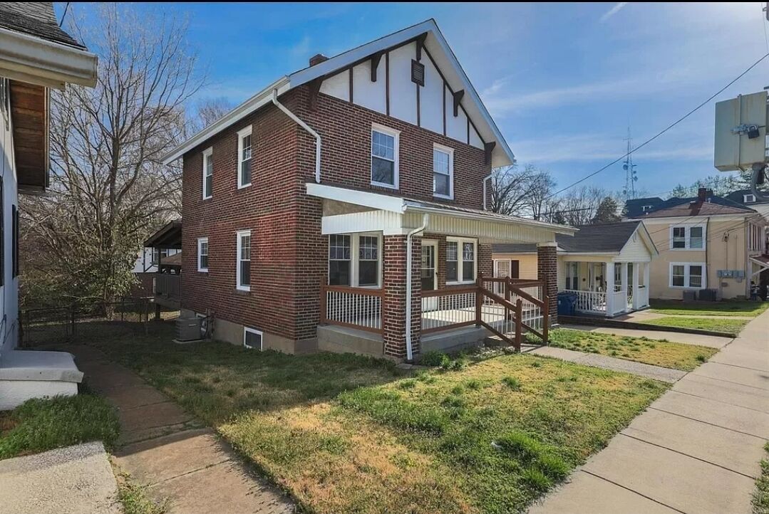 Historic Home 2 blocks to St. Charles Main St