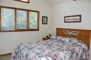 2 bedrooms, free WiFi - Fiddler Bay #5- Waterfront Townhome w/ Shared Crabbing Pier (Chincoteague)