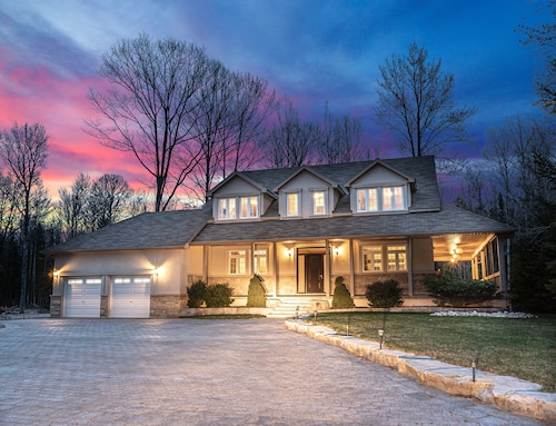Big Beautiful Georgian Bay Family Cottage