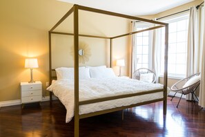 3 bedrooms, travel cot, free WiFi, bed sheets