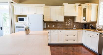 Big Beautiful Georgian Bay Family Cottage