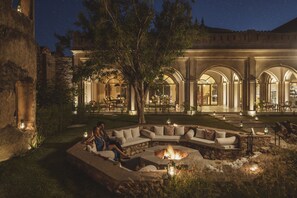 2 restaurants; breakfast, lunch, and dinner served - Six Senses Fort Barwara (Chauth Ka Barwara)