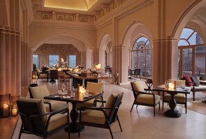 2 restaurants servant le petit déjeuner