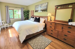 4 bedrooms, iron/ironing board, free WiFi, bed sheets - Oceanfront House with Hot Tub  (Sooke)