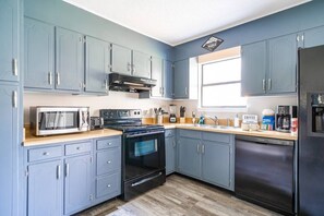 Fridge, microwave, oven, stovetop - Hike & Swim Gem ★ 1 Min to N Chick Creek Trailhead (Soddy-Daisy)