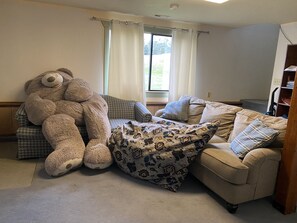 Living area - Nature's Backyard Ocean Getaway (Coupeville)