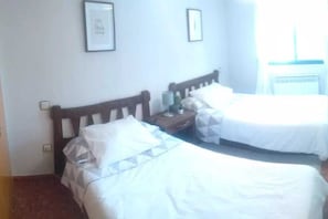 3 bedrooms, iron/ironing board, free WiFi, bed sheets