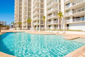 Sisäuima-allas, lämmitetty uima-allas