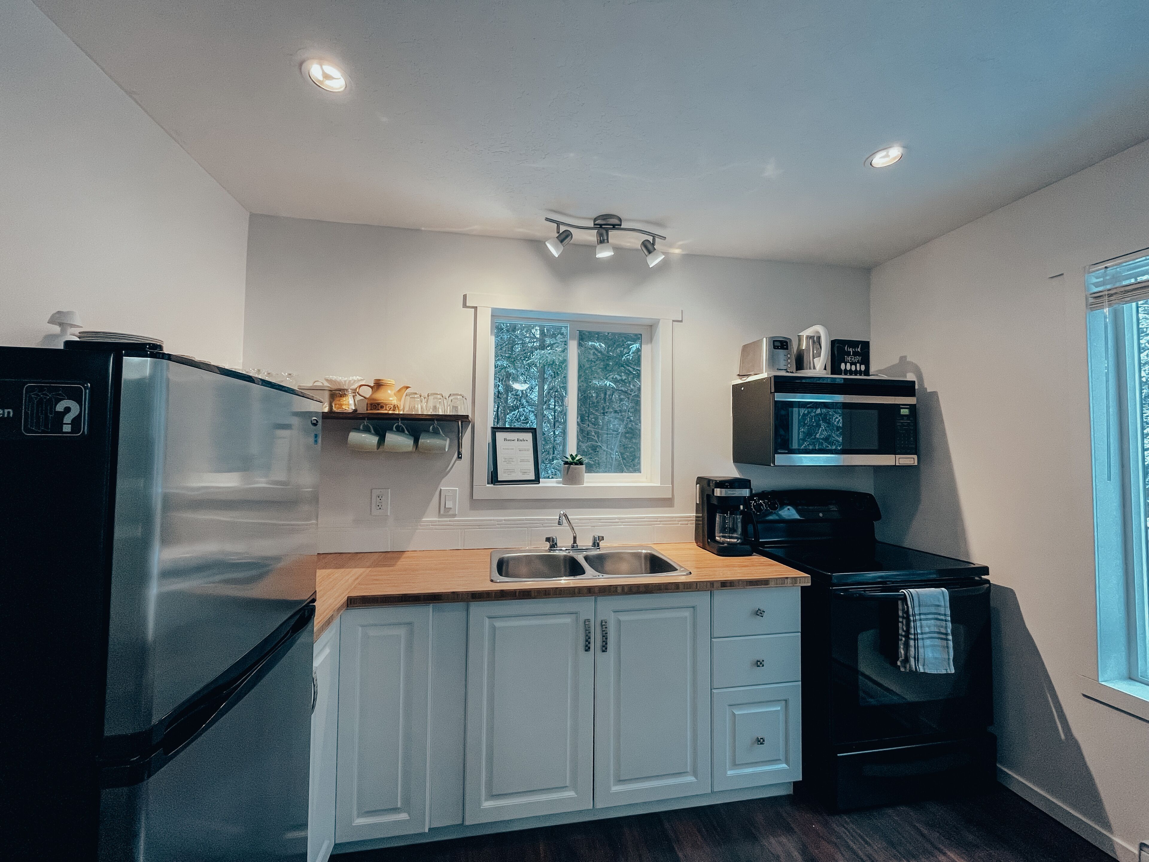 Hideout Cabin 1 with hot tub!