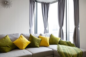 Smart TV - ✪ 30% OFF MONTHLY |✪RELOCATIONS OR BUSINESS ✪ |2 Bed Apt ✪ |SHERATON VIEW |WIFI  (Birmingham)