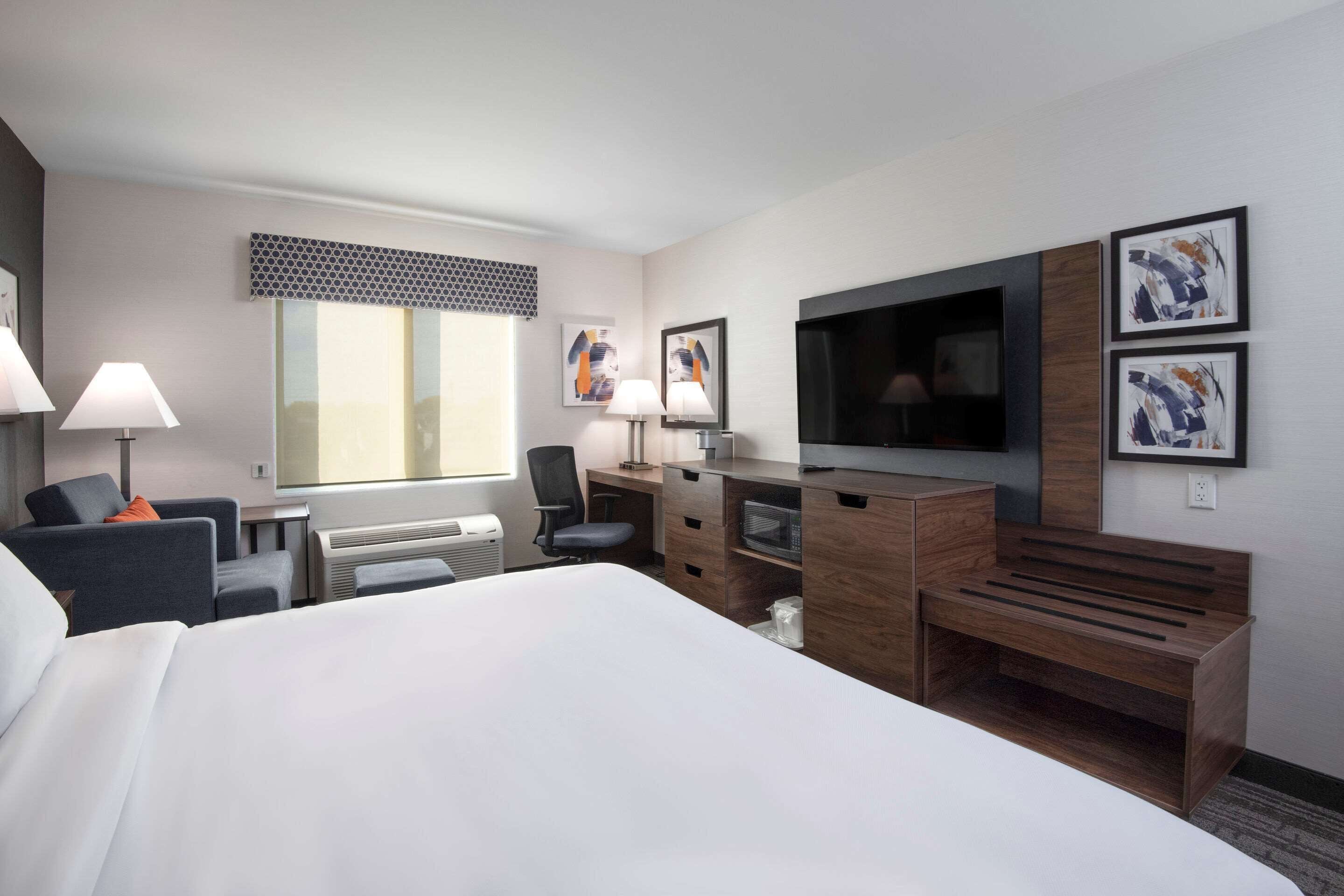 room, 1 king bed, accessible, non smoking | desk, iron/ironing board, free wifi