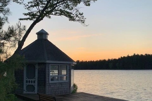 Enceinte de lâhĂ©bergement