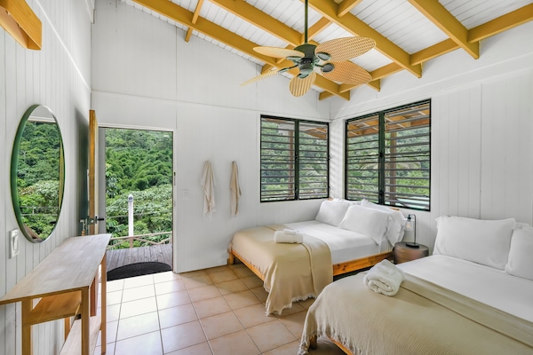 Ropa de cama de alta calidad y muebles diferentes