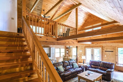 Hillside Haven | Luxe Hot Tub | Cornhole | Jenga