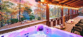 Hillside Haven | Luxe Hot Tub | Cornhole | Jenga