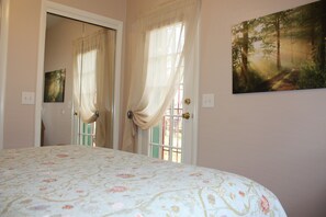 3 bedrooms, desk, iron/ironing board, free WiFi