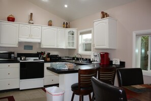 Fridge, microwave, oven, stovetop - Quaint Cottage Close to Downtown and Dog Friendly! (Prescott)