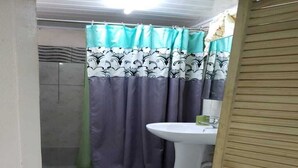 淋浴设施、毛巾、肥皂