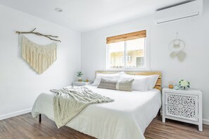 4 bedrooms, desk, free WiFi, bed sheets