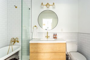 Combined shower/tub, hair dryer, towels, soap