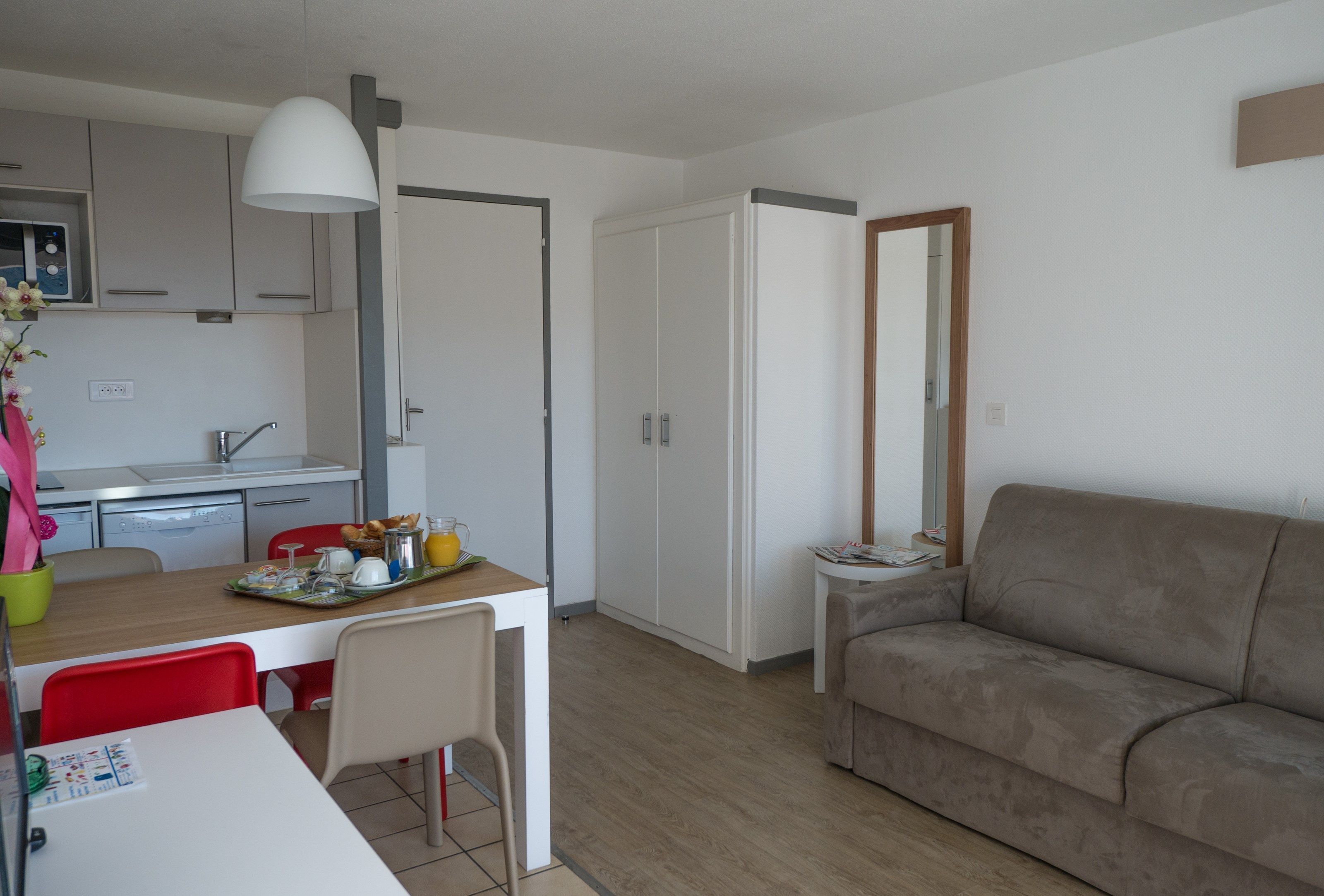 50m de la Plage! Studio pour 4  + Wi-Fi Gratuit